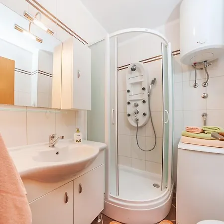 Lanela شقة زادار