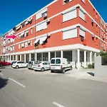 Lanela *